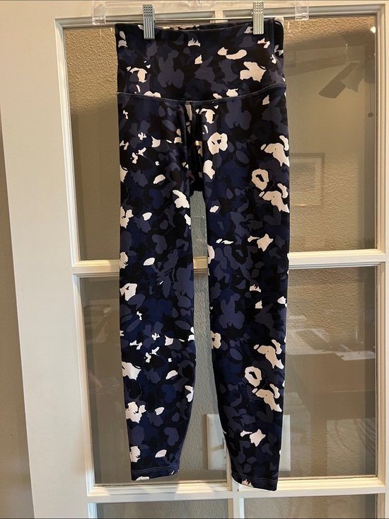 Old Navy Pants - Old Navy Navy and White Floral Camo Leggings